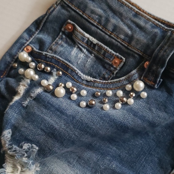 Shorts - Picture 3 of 4